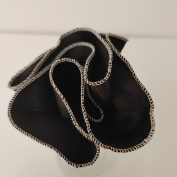 MEN'S ROUND HANKY POCKET SQUARE. - Picture 2 of 3